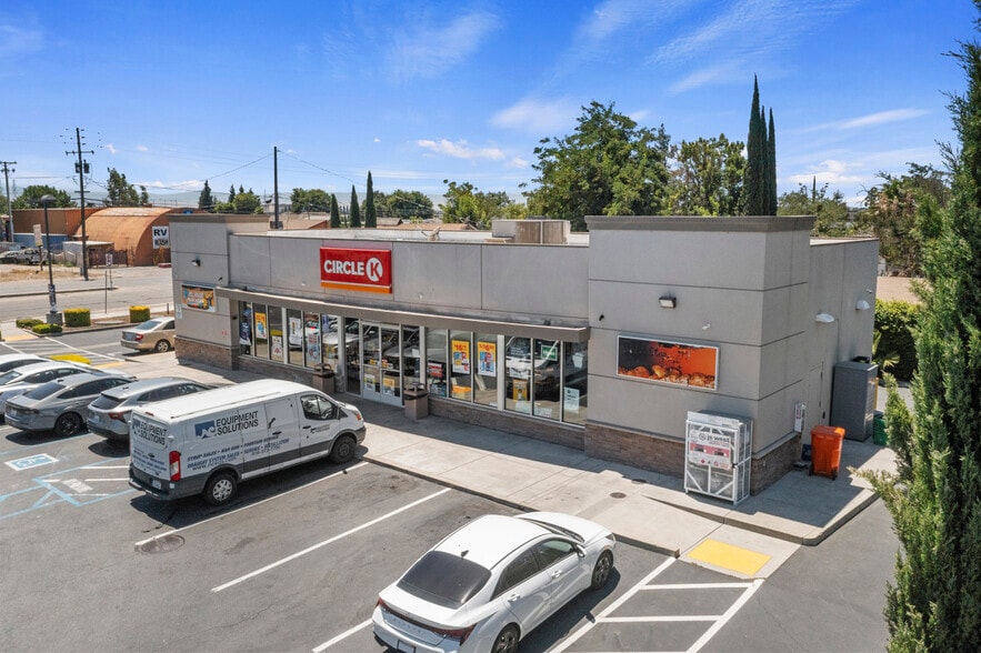 2115 W Yosemite Ave, Manteca, CA for sale - Building Photo - Image 3 of 20