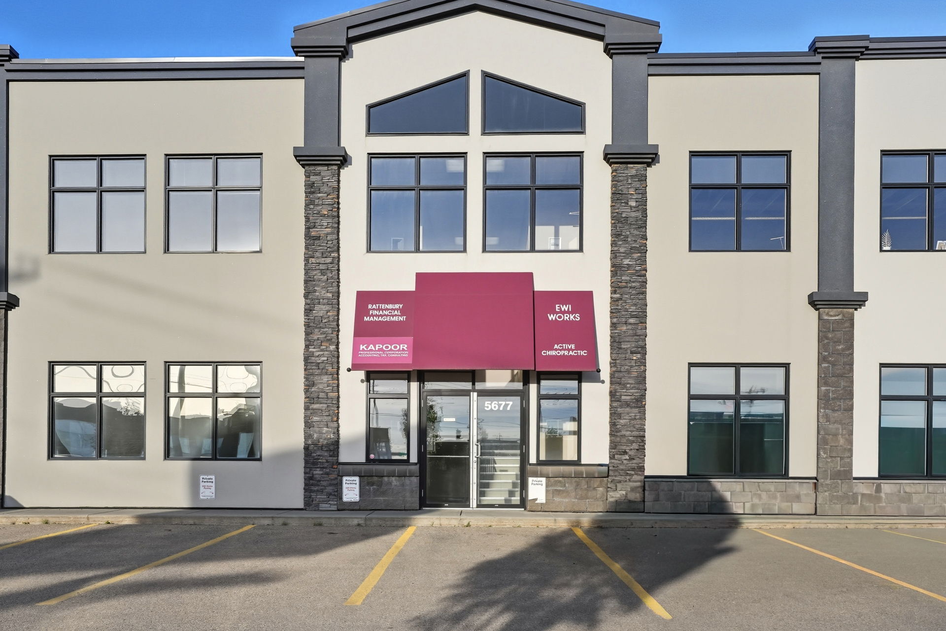 5657-5677 99 St NW, Edmonton, AB à vendre Photo du bâtiment- Image 1 de 32