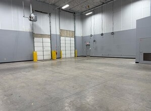 2301 Stanley Gault Pky, Louisville, KY for lease Building Photo- Image 2 of 3