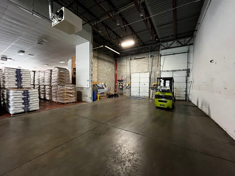 347-374 Lang Blvd, Buffalo, NY à louer - Photo du bâtiment - Image 2 de 12