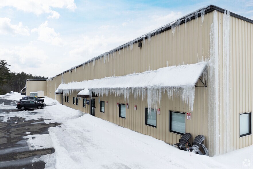 24 Native Dr, Queensbury, NY à vendre - Photo principale - Image 1 de 11