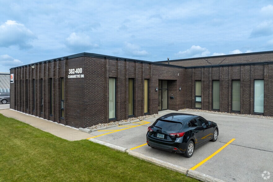 382-400 Canarctic Dr, Toronto, ON à louer - Photo du bâtiment - Image 2 de 11