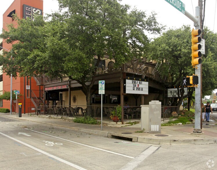 201-301 Barton Springs Rd, Austin, TX à louer - Photo du bâtiment - Image 2 de 2
