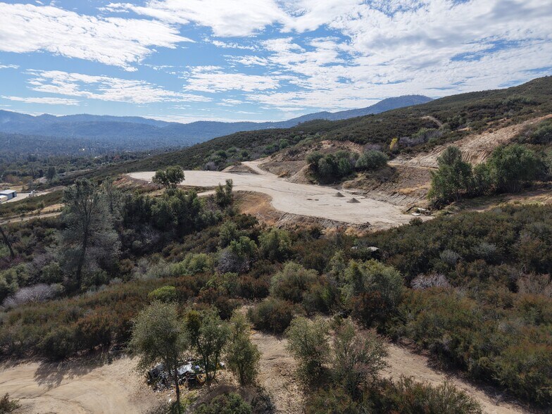 49551 Bay Leaf ln, Oakhurst, CA à vendre - Photo du bâtiment - Image 3 de 19