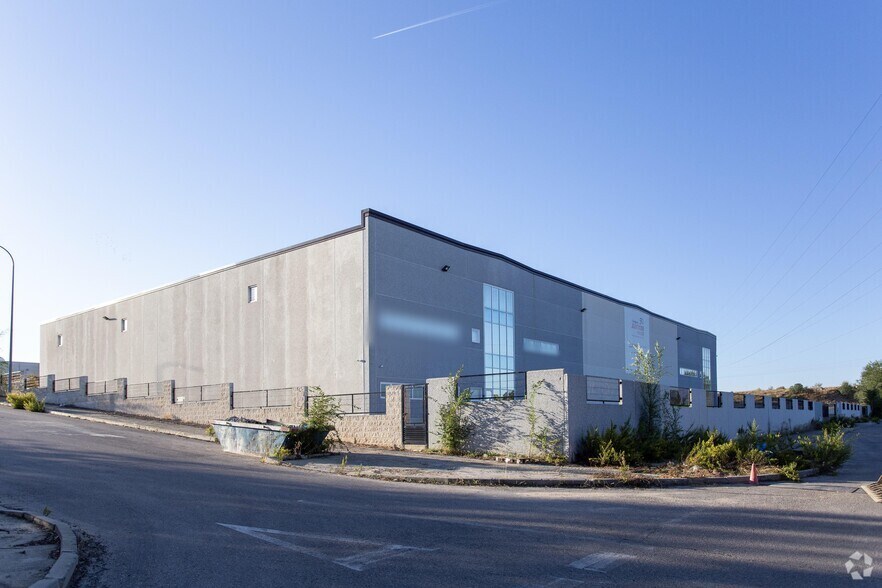 Calle Viena, 2, Torres de la Alameda, Madrid à vendre - Photo du bâtiment - Image 2 de 2