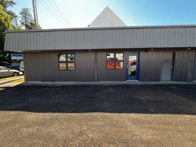 725 NE 4th St, Mcminnville, OR for lease - Building Photo - Image 2 of 6