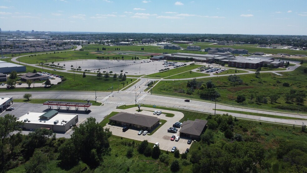 5790 N 33rd Cir, Lincoln, NE à vendre - Photo du bâtiment - Image 2 de 10