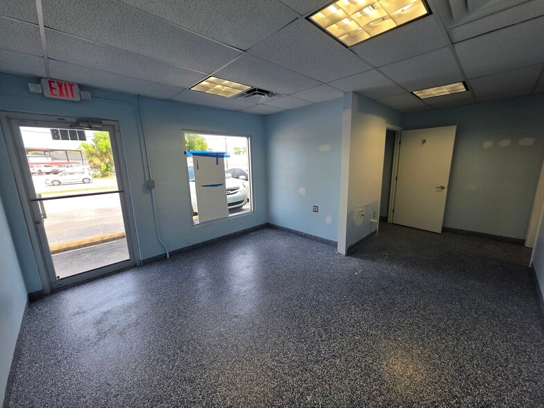 5500-5546 Haines Rd N, Saint Petersburg, FL à louer - Photo du bâtiment - Image 3 de 5