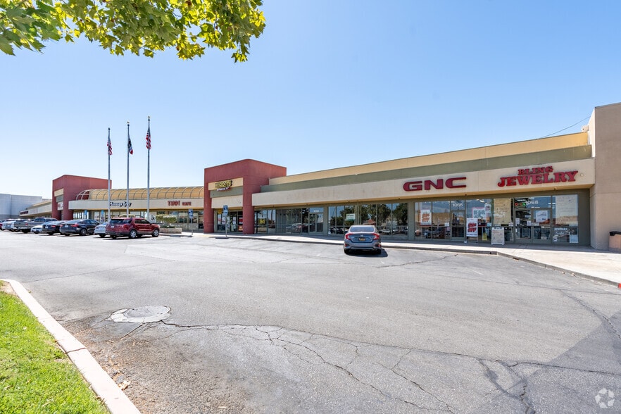 1028-1308 W Avenue K, Lancaster, CA for lease - Primary Photo - Image 1 of 6