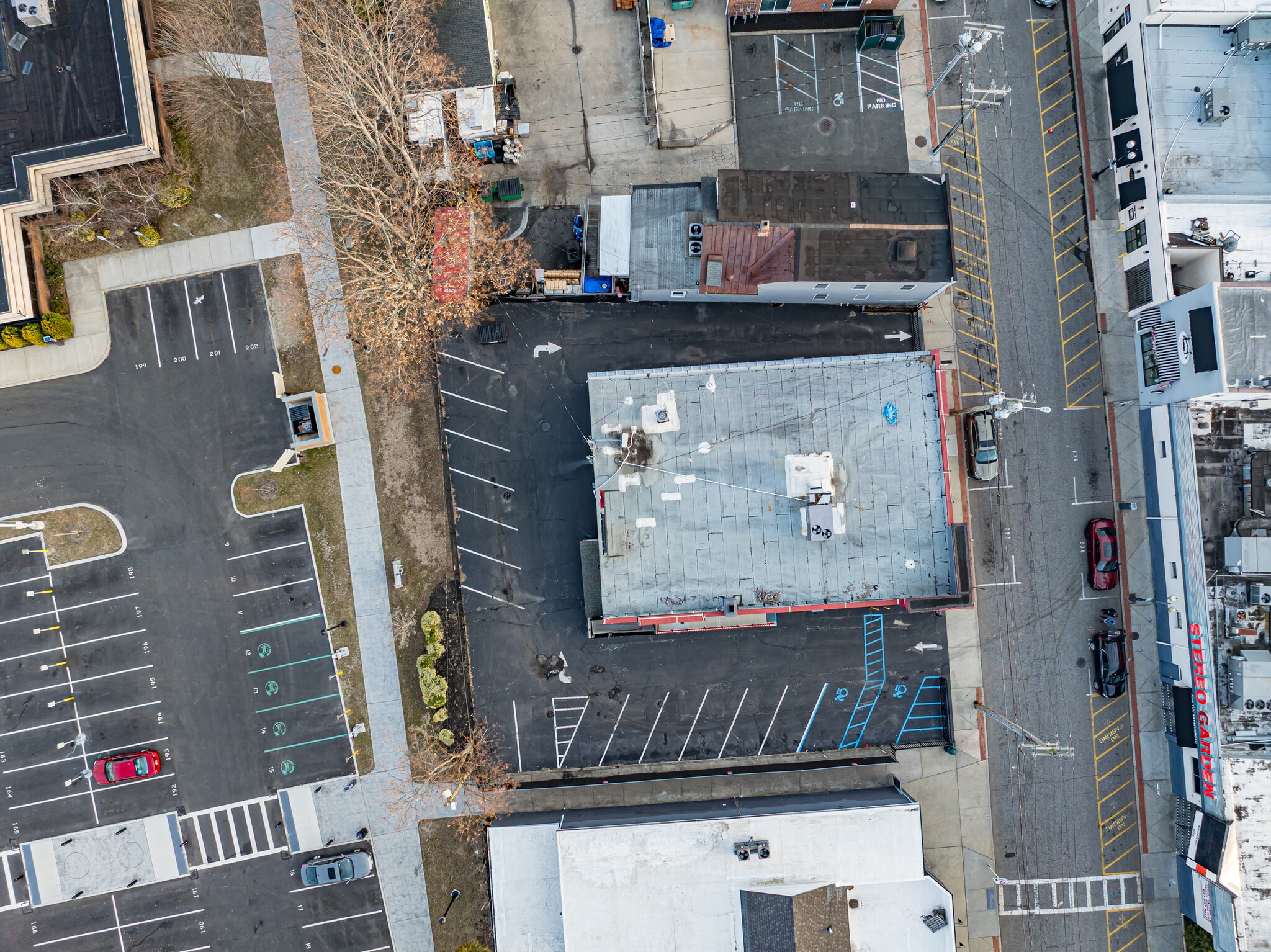 24 Railroad Ave, Patchogue, NY à vendre Photo du bâtiment- Image 1 de 37