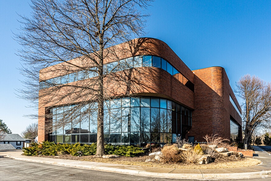 12351 W 96th Ter, Lenexa, KS for lease - Building Photo - Image 2 of 5