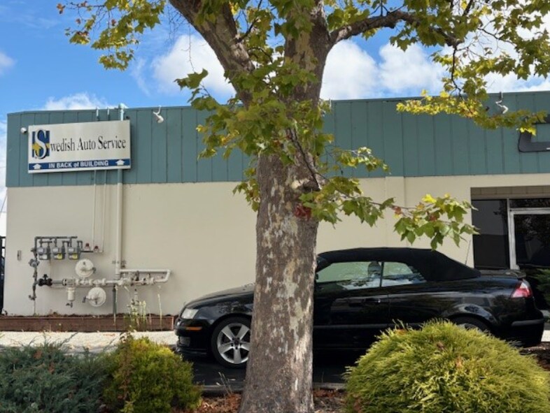 74 Hamilton Dr, Novato, CA for lease Primary Photo- Image 1 of 6