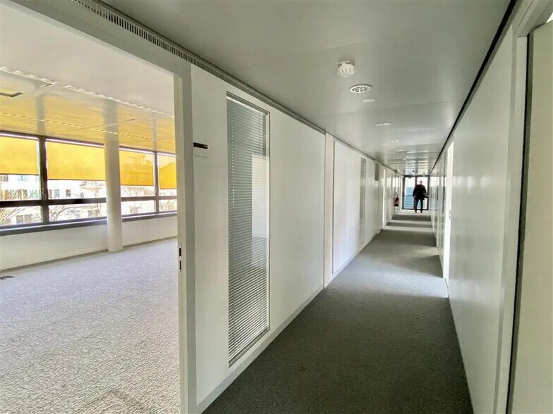 Office in Rueil-Malmaison for lease - Building Photo - Image 3 of 7