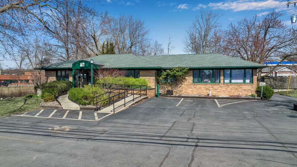 2323 N Forest Rd, Getzville, NY for sale - Primary Photo - Image 1 of 4