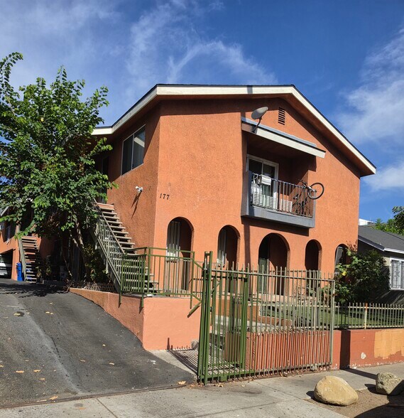 177 N Alexandria Ave, Los Angeles, CA à vendre - Photo du bâtiment - Image 1 de 2