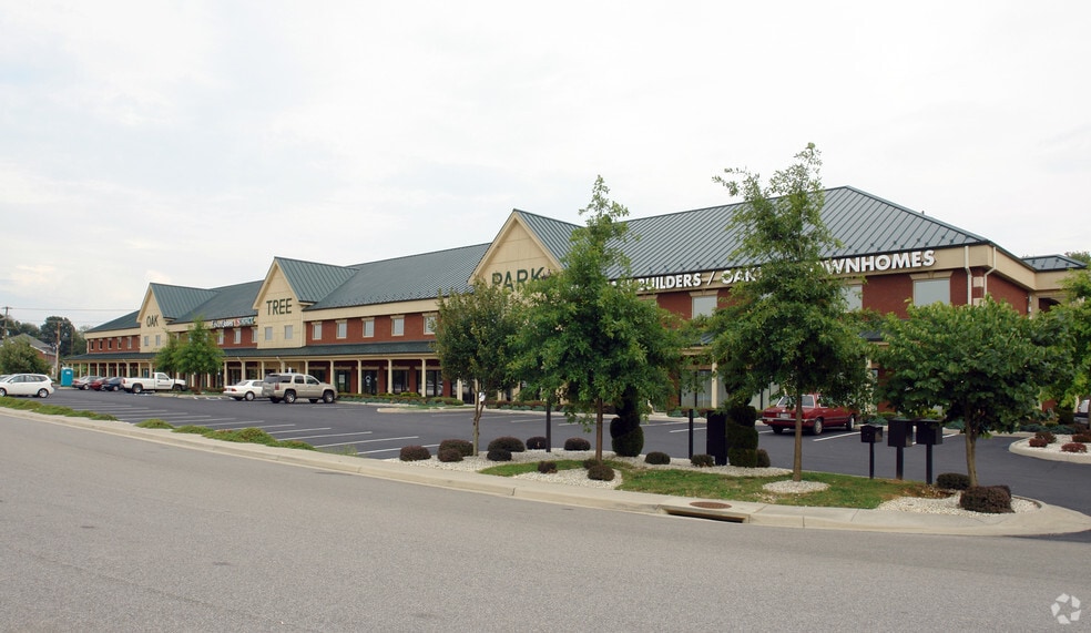 100-256 Oaktree Blvd, Christiansburg, VA for lease - Building Photo - Image 2 of 4