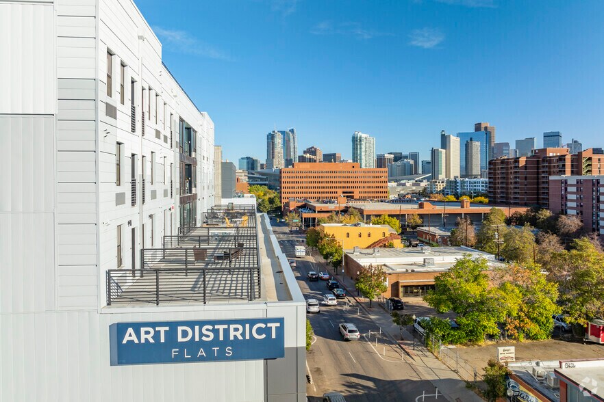1225 Santa Fe Dr, Denver, CO à louer - Photo du bâtiment - Image 3 de 21
