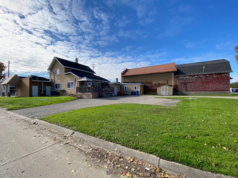 West Flint Street Portfolio portefeuille de 3 propriétés à vendre sur LoopNet.ca - Photo du bâtiment - Image 2 de 8