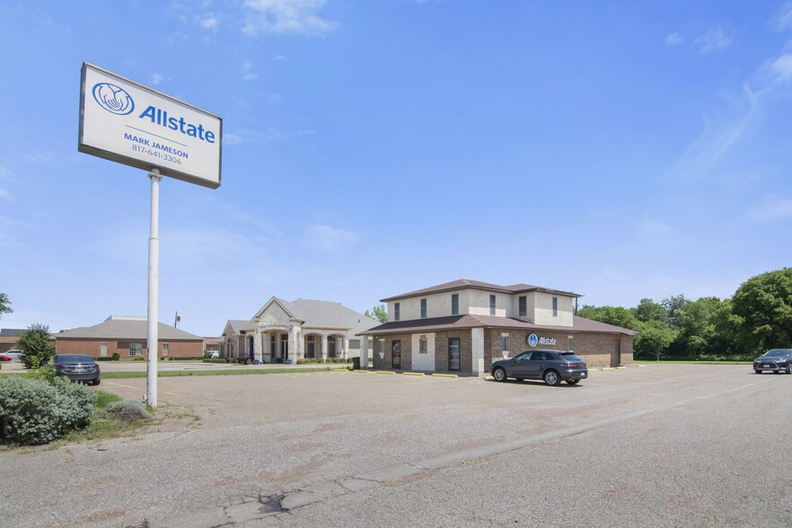 400 N Ridgeway Dr, Cleburne, TX for sale - Building Photo - Image 2 of 13