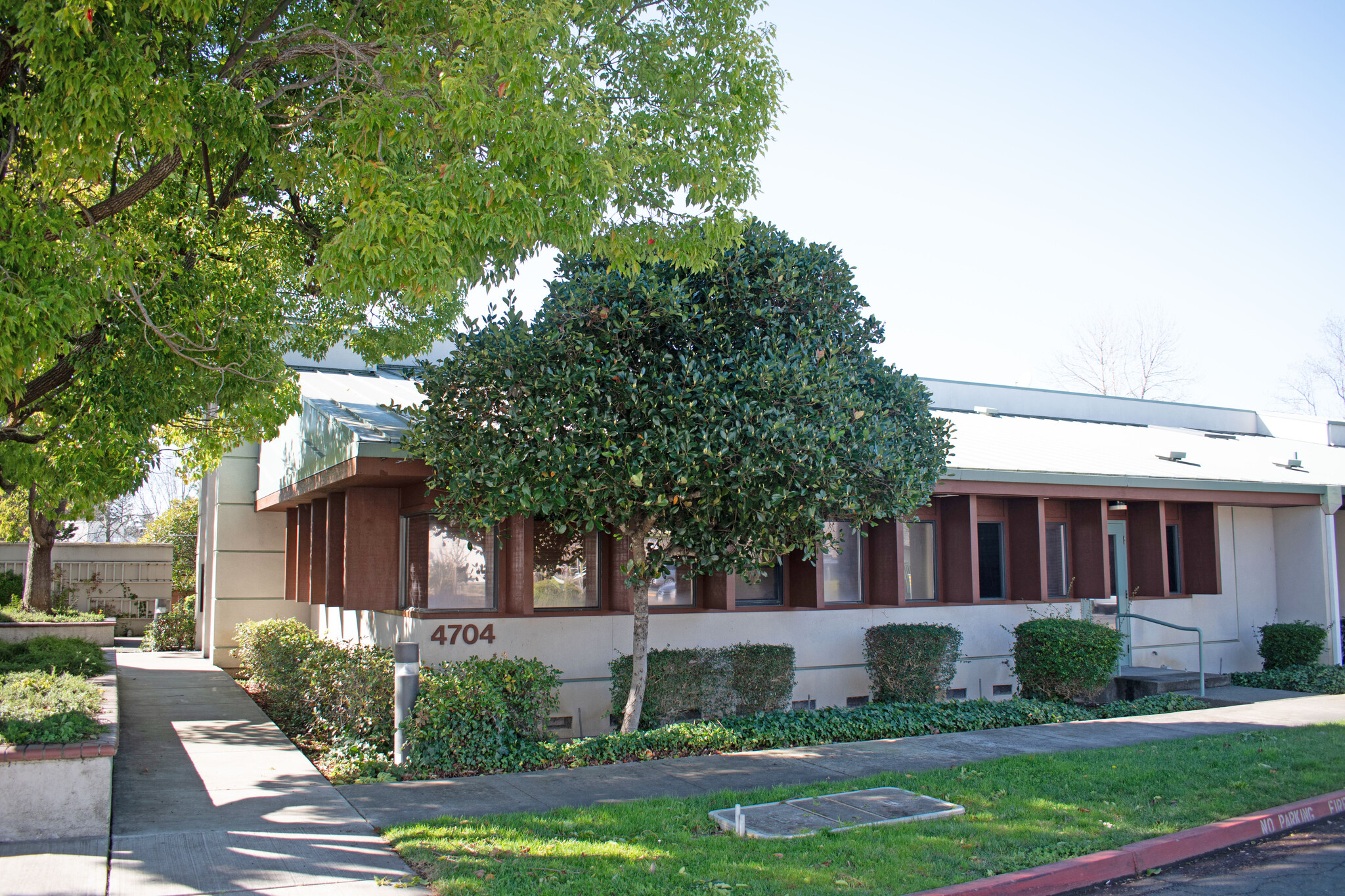 4704 Hoen Ave, Santa Rosa, CA à louer Photo du b timent- Image 1 de 5