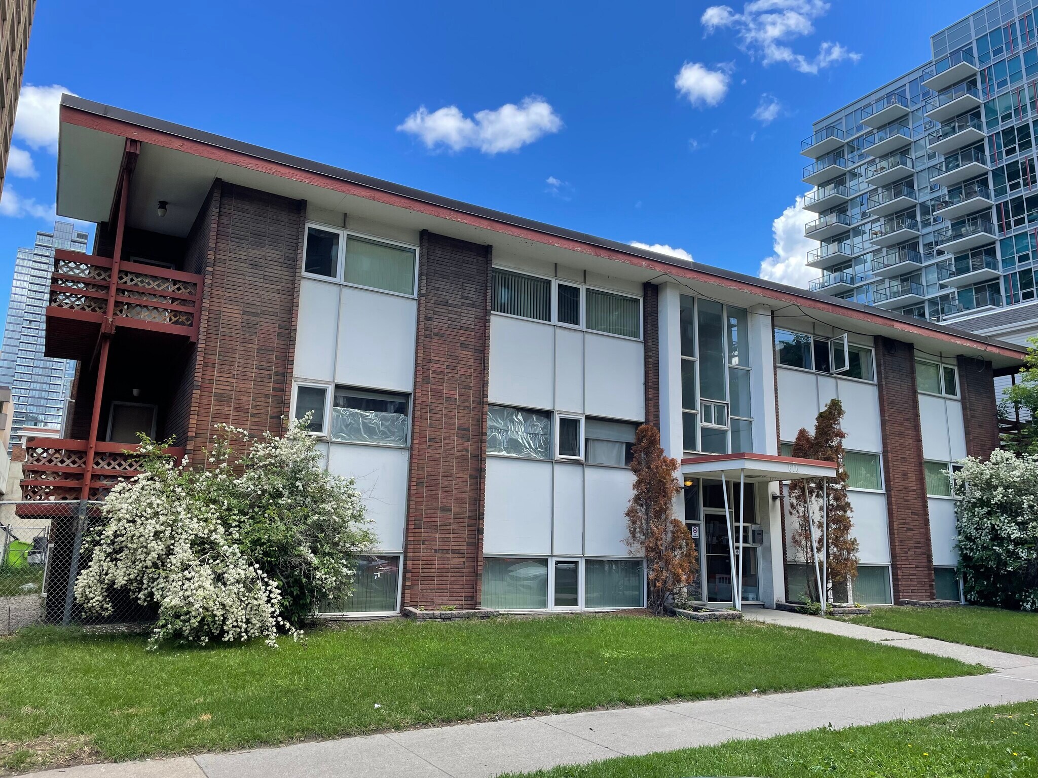 616 13 Av SW, Calgary, AB for sale Primary Photo- Image 1 of 1