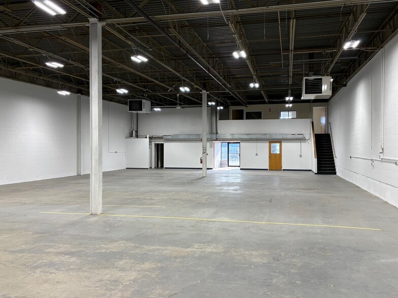 134 New Boston St, Woburn, MA for lease - Building Photo - Image 3 of 7