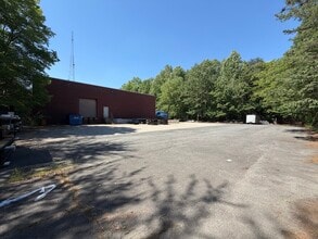 400 E Arrowhead Dr, Charlotte, NC for lease Interior Photo- Image 2 of 8