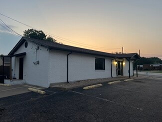 More details for 418 W Chambers St, Cleburne, TX - Retail for Lease
