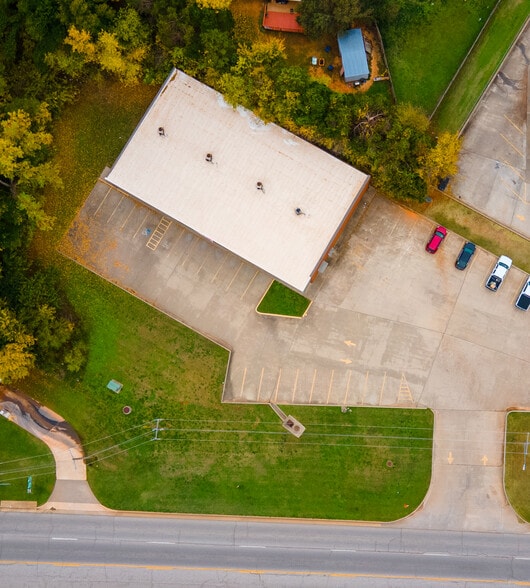 720 N Main St, Noble, OK à louer - Photo du bâtiment - Image 3 de 9