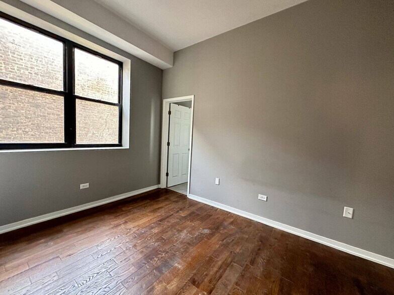 4715 S Michigan Ave, Chicago, IL à vendre - Photo du bâtiment - Image 3 de 5