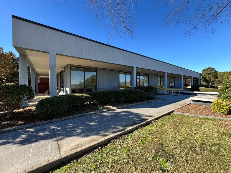 3040 Black Creek Rd S, Wilson, NC à louer - Photo du bâtiment - Image 2 de 9