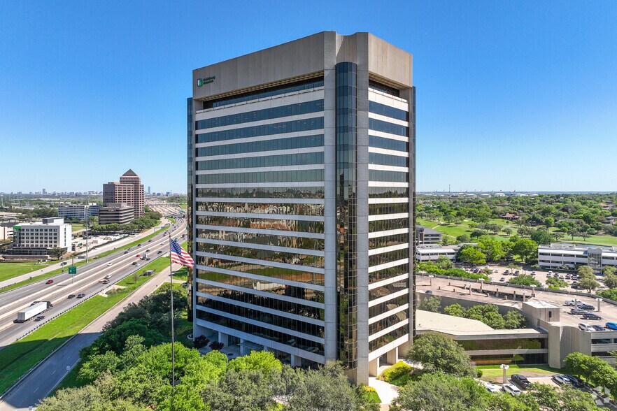 300 E John Carpenter Fwy, Irving, TX à louer - Photo du bâtiment - Image 1 de 22