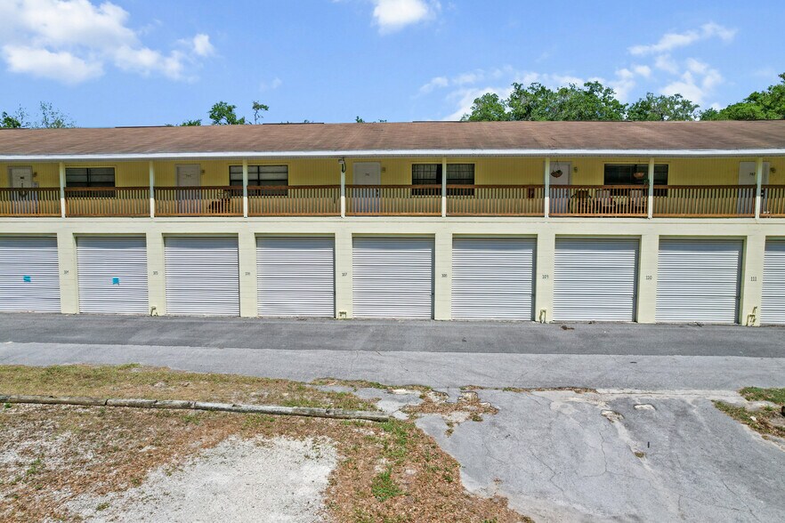 765 N Gardenview Ter, Crystal River, FL à vendre - Photo du bâtiment - Image 2 de 7