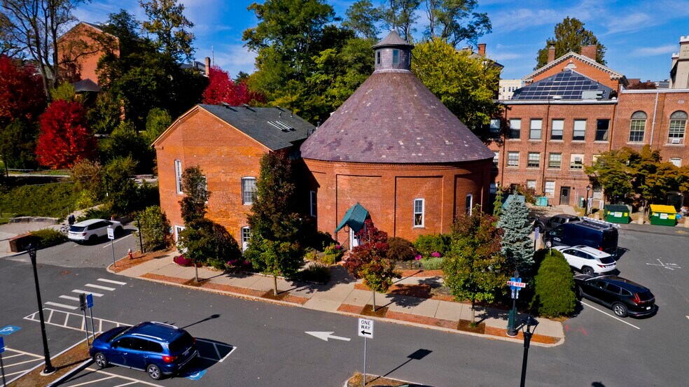 244 Main St, Northampton, MA à vendre - Photo du bâtiment - Image 1 de 31