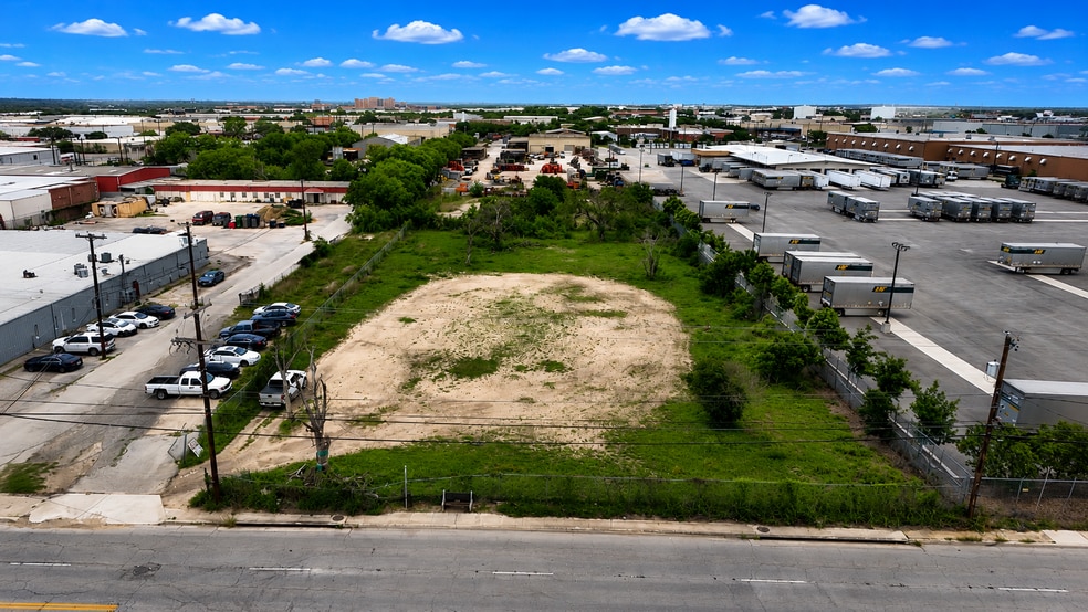 1203 Gembler rd, San Antonio, TX à louer - Photo du bâtiment - Image 3 de 4