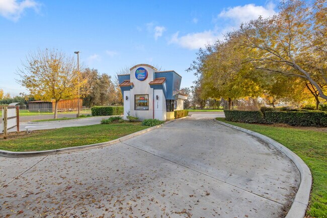 Plus de détails pour 1103 W Caldwell Ave, Visalia, CA - Commerce de détail à vendre