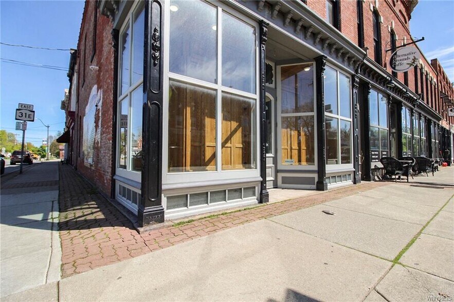 15 Main St, Middleport, NY à louer - Photo du bâtiment - Image 2 de 14