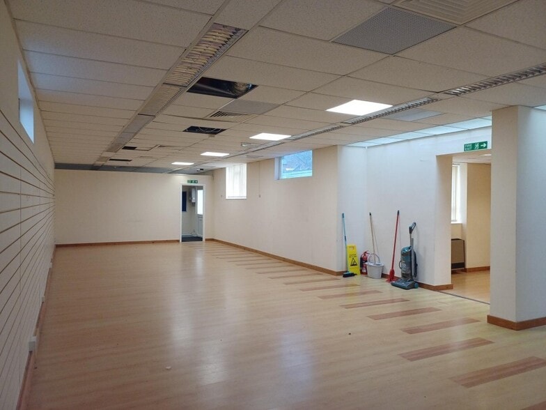 27 Crown St, Kettering for lease - Interior Photo - Image 2 of 4