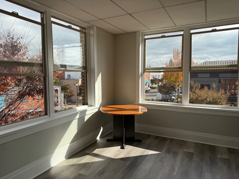 101-107 Main St, Roseville, CA for lease - Building Photo - Image 2 of 9