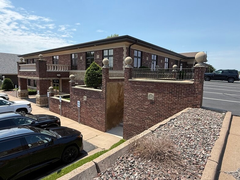 4410 Golf Ter, Eau Claire, WI for sale - Building Photo - Image 3 of 23