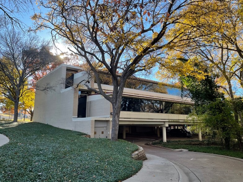 222 Palisades Creek Dr, Richardson, TX for sale - Building Photo - Image 2 of 18