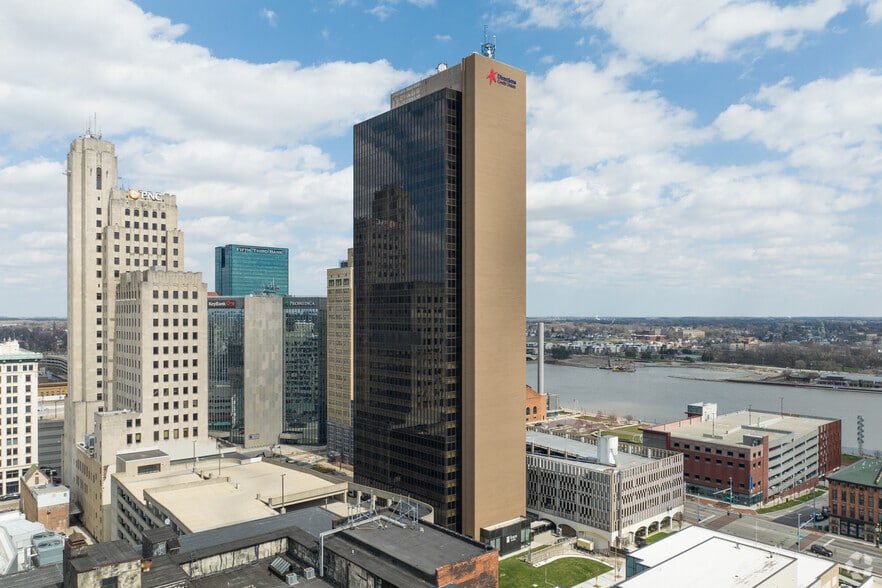 200 N Saint Clair St, Toledo, OH for lease - Building Photo - Image 1 of 41