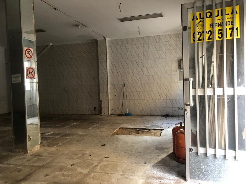 Commerce de détail dans Cáceres, Cáceres à louer - Photo du bâtiment - Image 3 de 5