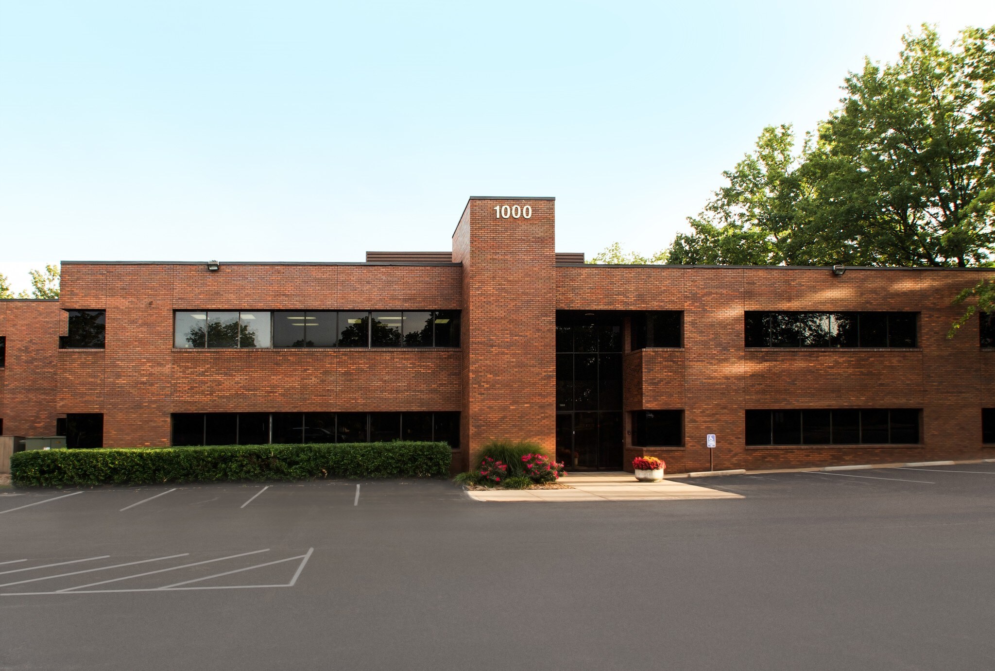 1000 Executive Parkway Dr, Creve Coeur, MO à louer Photo du bâtiment- Image 1 de 12