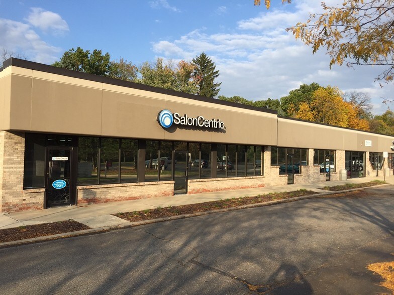 6012-6054 Rochester Rd, Troy, MI à louer - Photo du bâtiment - Image 3 de 10