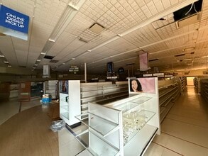 8130 Roosevelt Blvd, Philadelphia, PA for lease Interior Photo- Image 2 of 8