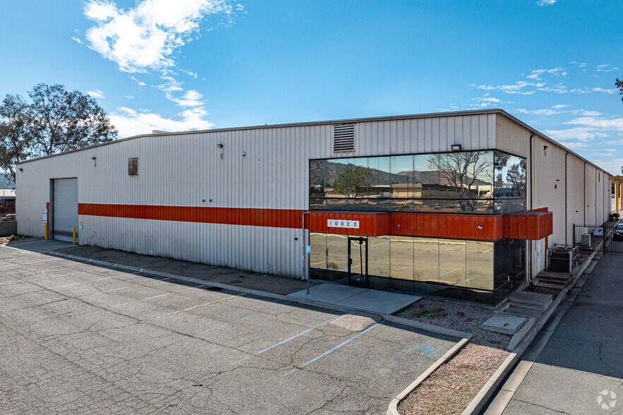 10820 Hemlock Ave, Fontana, CA for lease - Primary Photo - Image 1 of 7