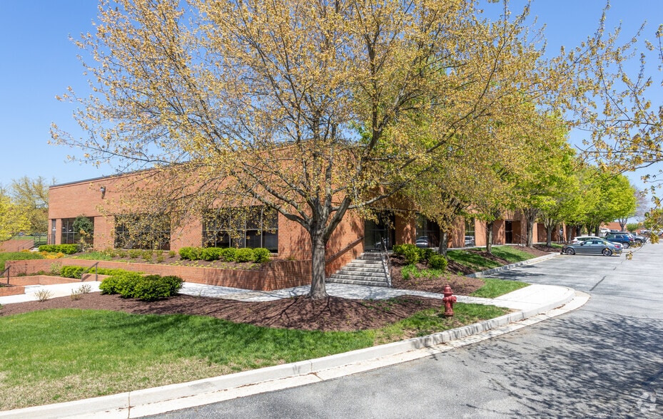 150-164 Lakefront Dr, Cockeysville, MD for lease - Building Photo - Image 2 of 7
