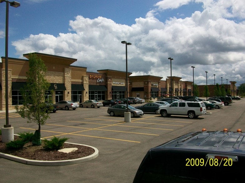 1520 Lake St, Roselle, IL à louer - Photo du bâtiment - Image 3 de 15