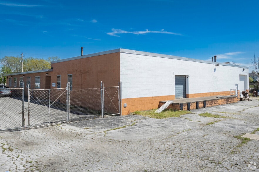 1208 Dickinson St, Fremont, OH à louer - Photo du bâtiment - Image 3 de 7